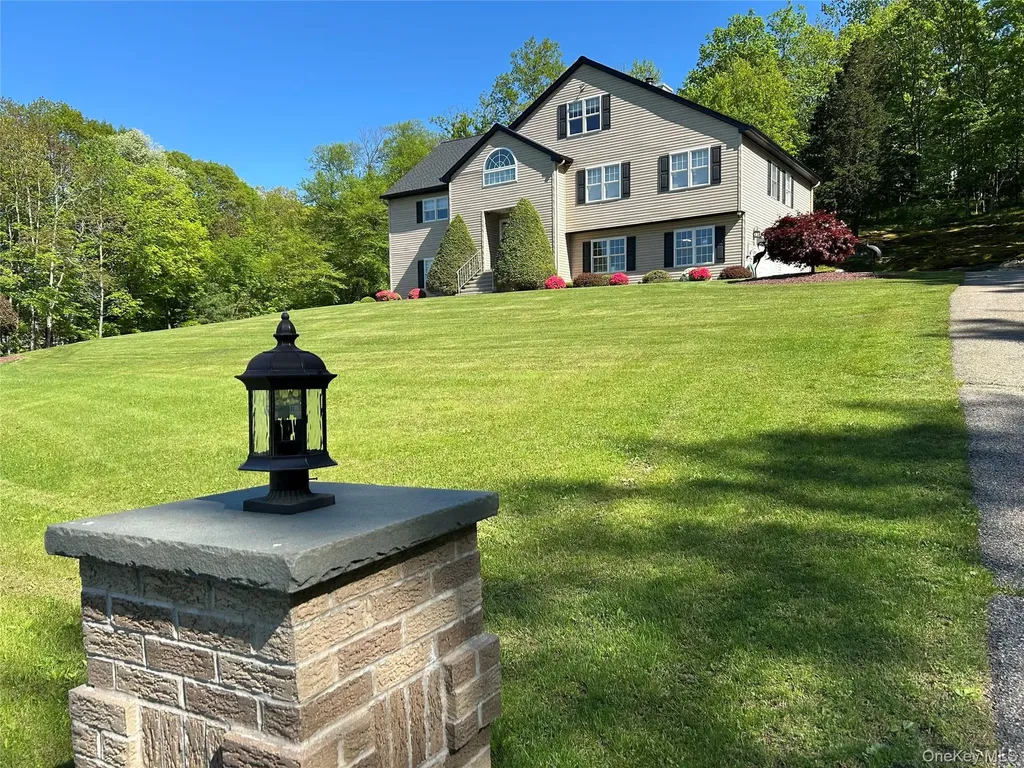 21 Nicole Way Mahopac NY 10541