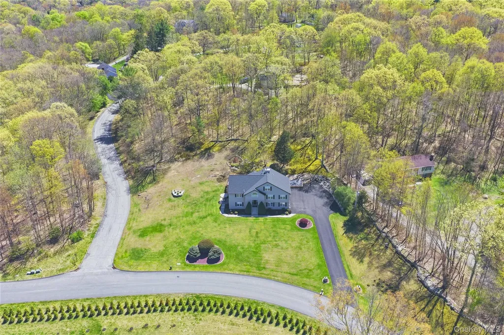 21 Nicole Way Mahopac NY 10541