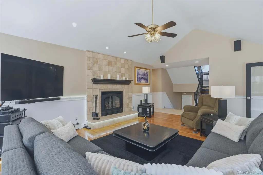 21 Nicole Way Mahopac NY 10541
