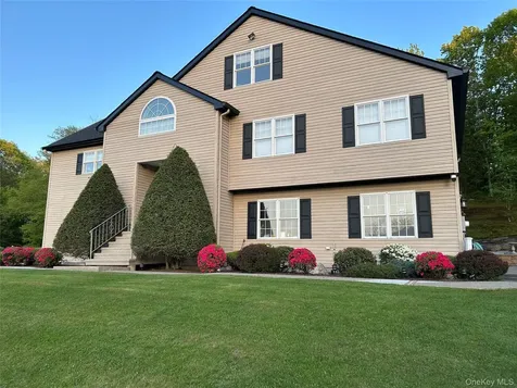 21 Nicole Way Mahopac NY 10541