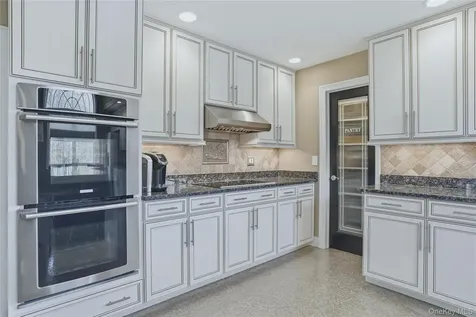 21 Nicole Way Mahopac NY 10541