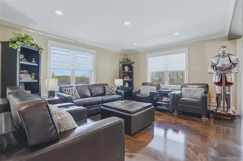 21 Nicole Way Mahopac NY 10541