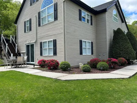 21 Nicole Way Mahopac NY 10541