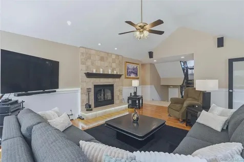 21 Nicole Way Mahopac NY 10541