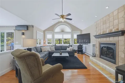 21 Nicole Way Mahopac NY 10541