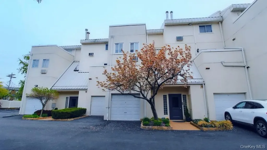 2716 Schurz Avenue Bronx NY 10465
