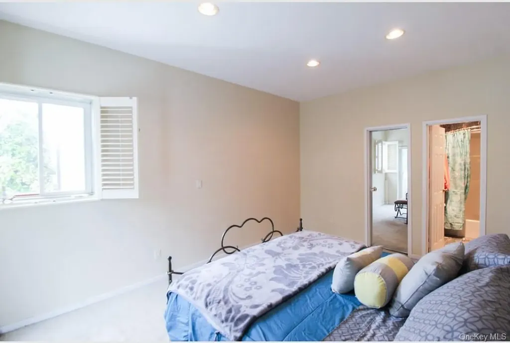 2716 Schurz Avenue Bronx NY 10465