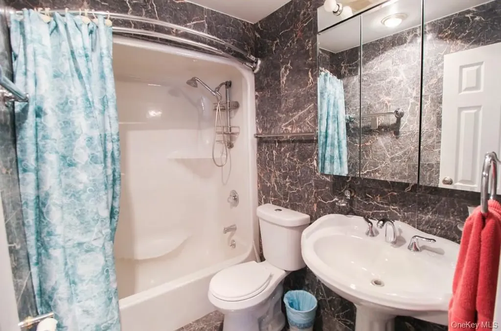2716 Schurz Avenue Bronx NY 10465
