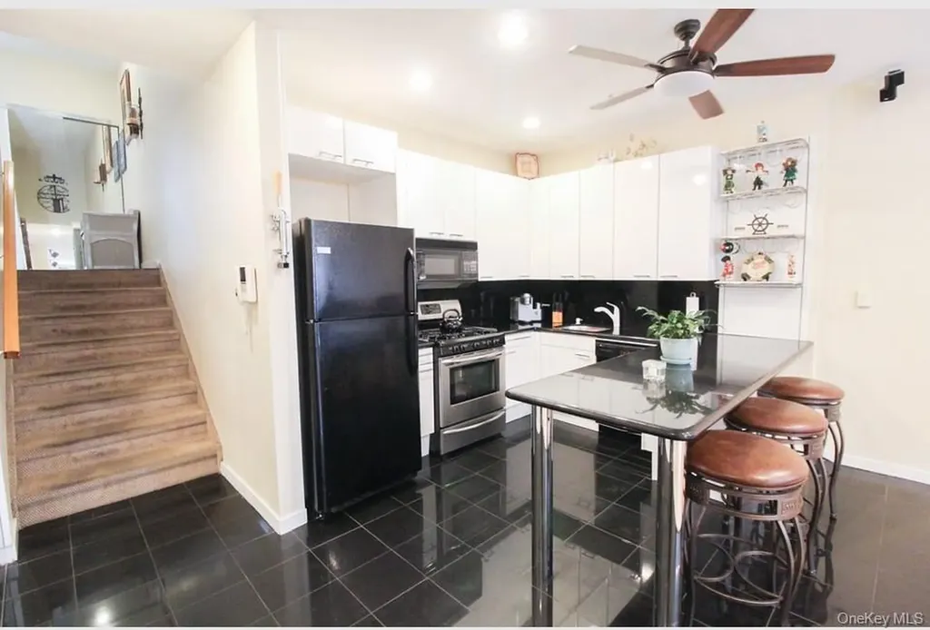 2716 Schurz Avenue Bronx NY 10465