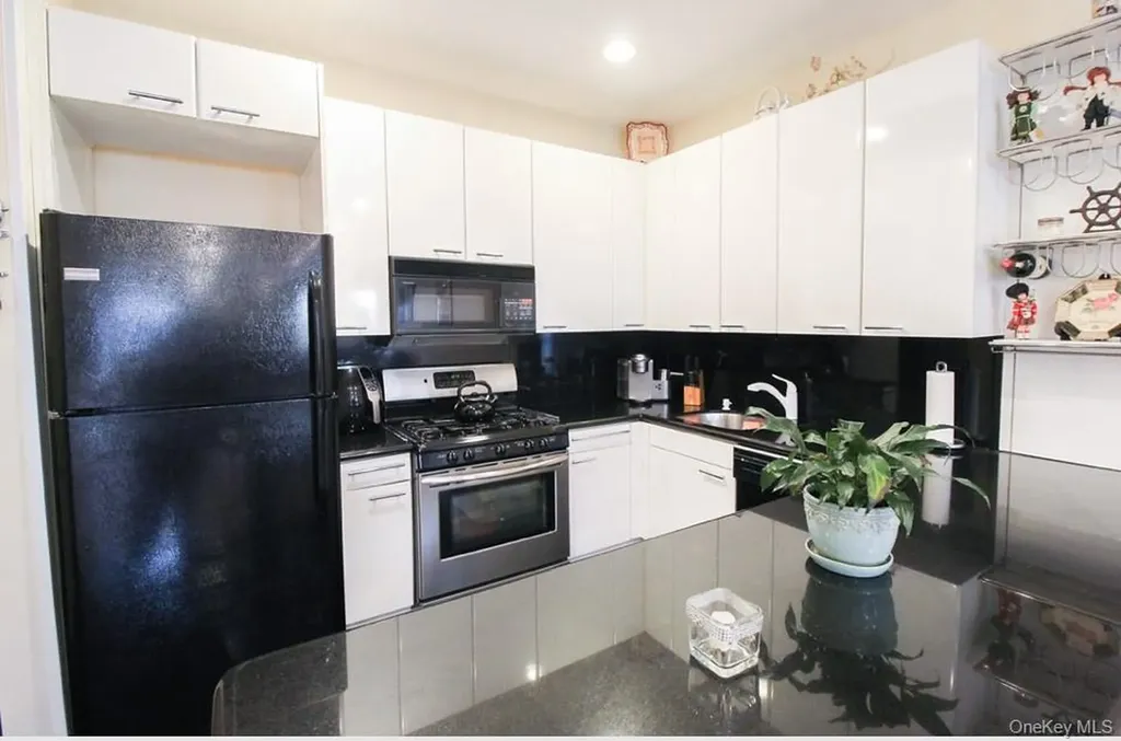 2716 Schurz Avenue Bronx NY 10465