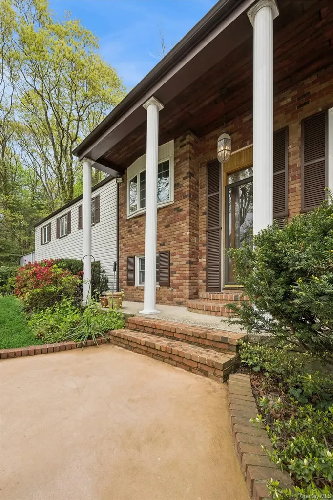 23 Colonial Drive Smithtown NY 11787