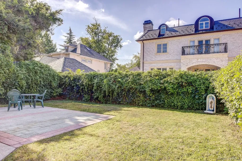 16032 11th Avenue Whitestone NY 11357