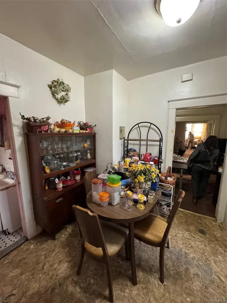 819 E 221st Street Bronx NY 10467