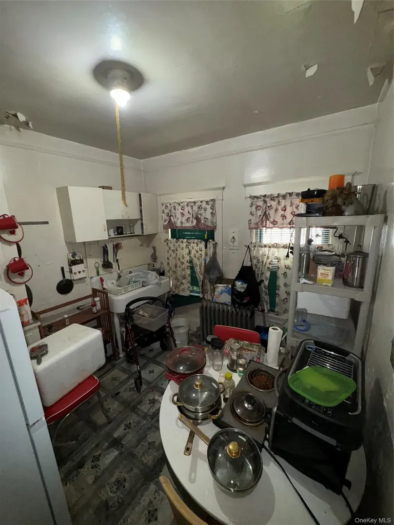 819 E 221st Street Bronx NY 10467