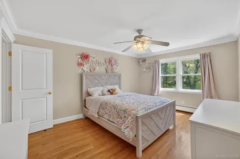 8 Aspen Way Thornwood NY 10594