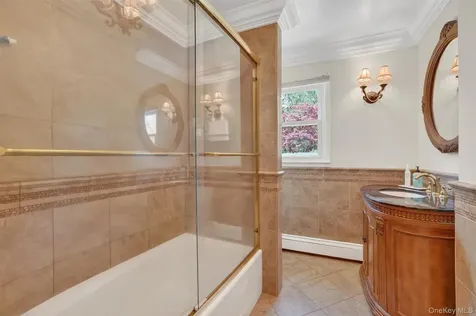 8 Aspen Way Thornwood NY 10594