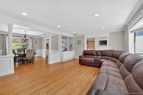 8 Aspen Way Thornwood NY 10594