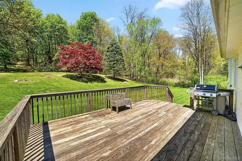 8 Aspen Way Thornwood NY 10594