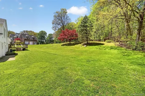8 Aspen Way Thornwood NY 10594