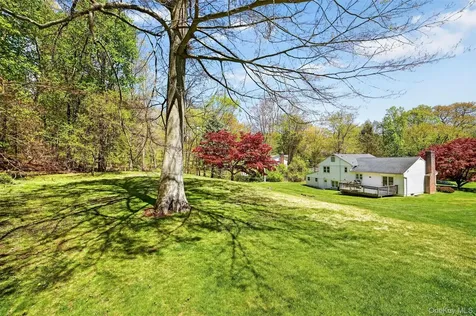 8 Aspen Way Thornwood NY 10594