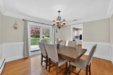 8 Aspen Way Thornwood NY 10594