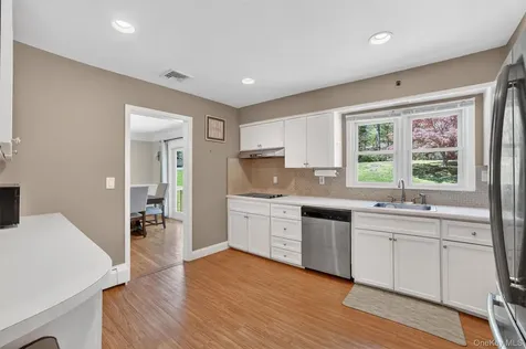 8 Aspen Way Thornwood NY 10594