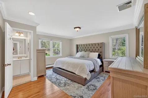 8 Aspen Way Thornwood NY 10594