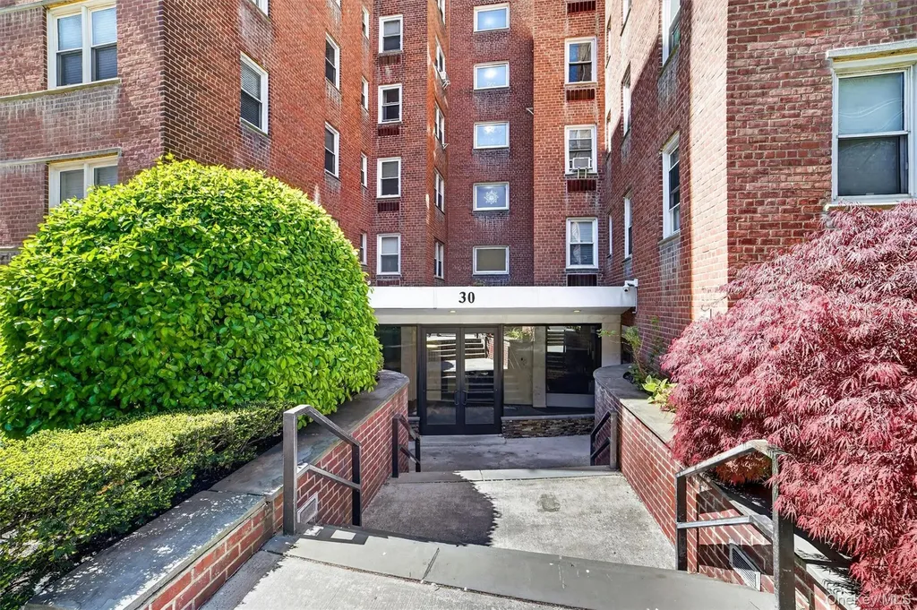 30 E Hartsdale Avenue Hartsdale NY 10530