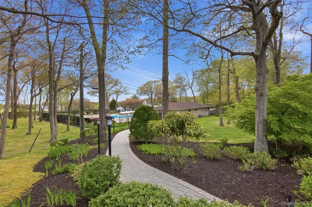 605 Fox Hill Drive Baiting Hollow NY 11933
