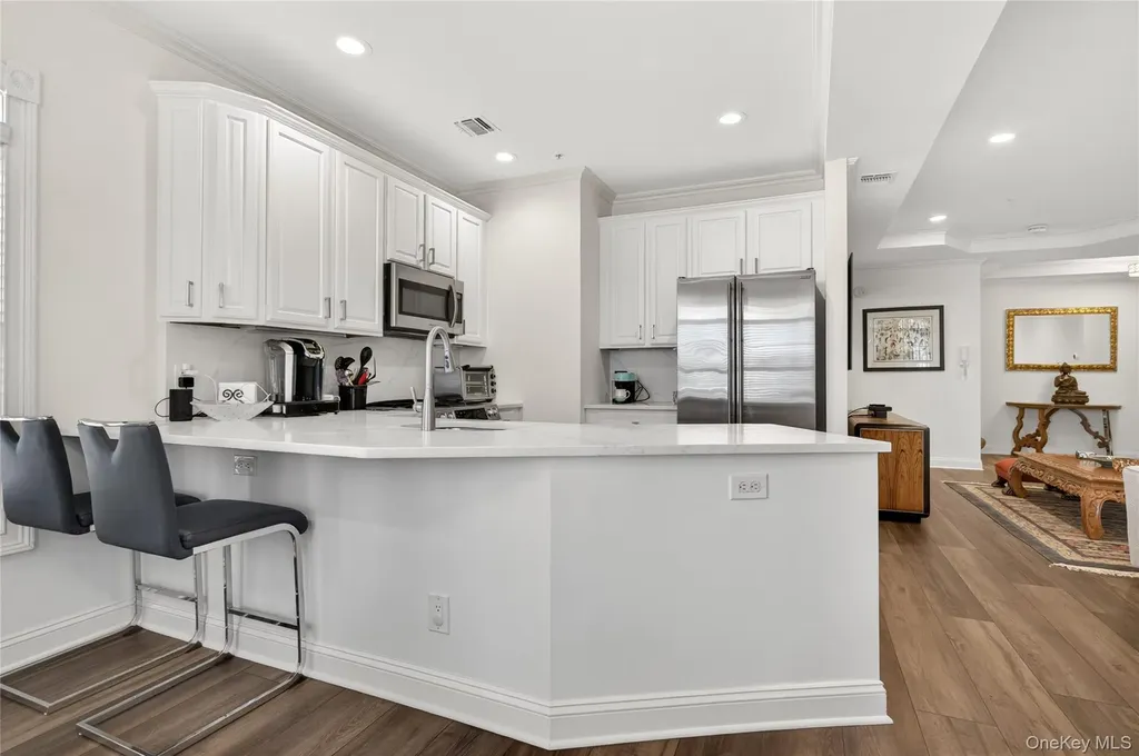 401 Pacing Way Westbury NY 11590