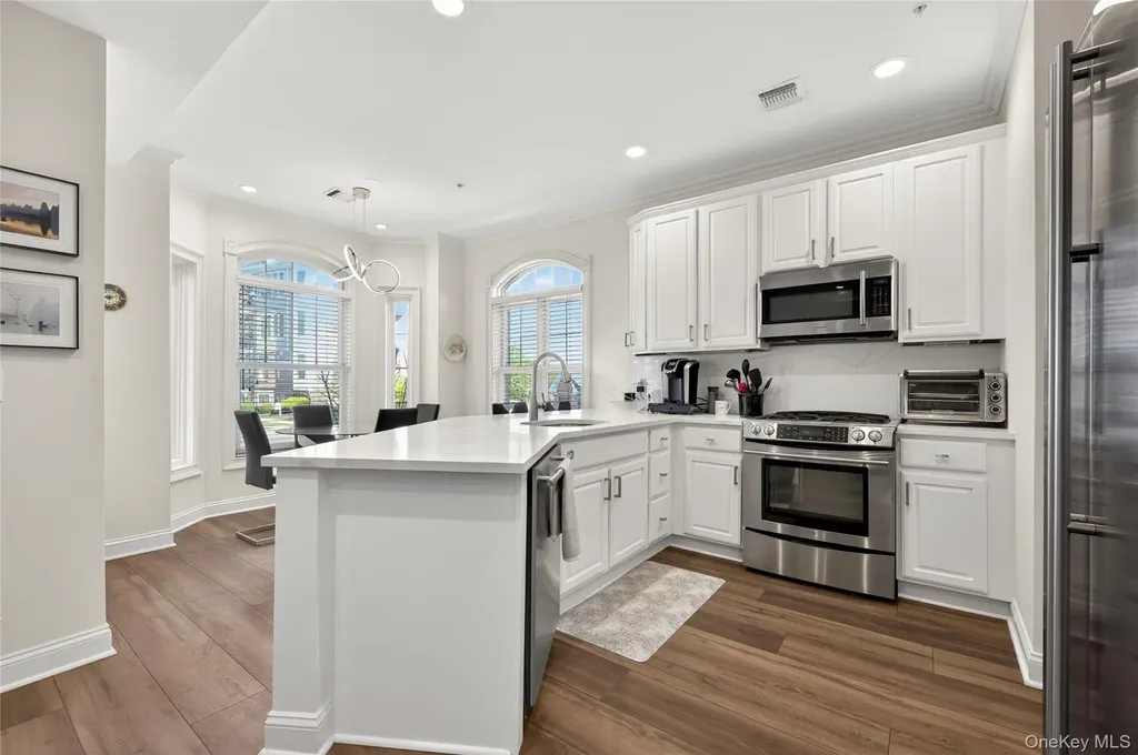 401 Pacing Way Westbury NY 11590