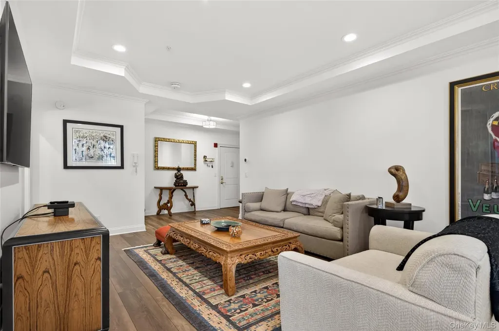 401 Pacing Way Westbury NY 11590