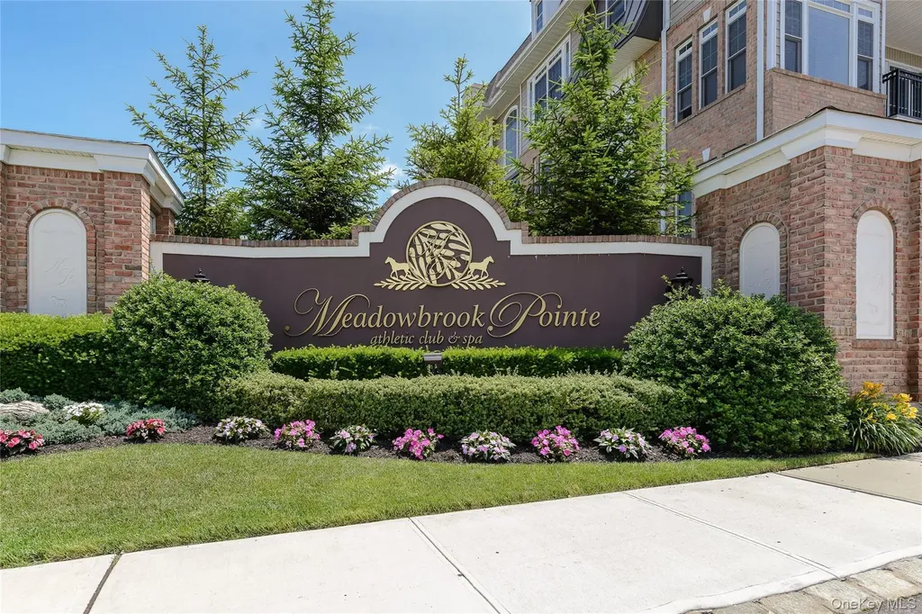 401 Pacing Way Westbury NY 11590