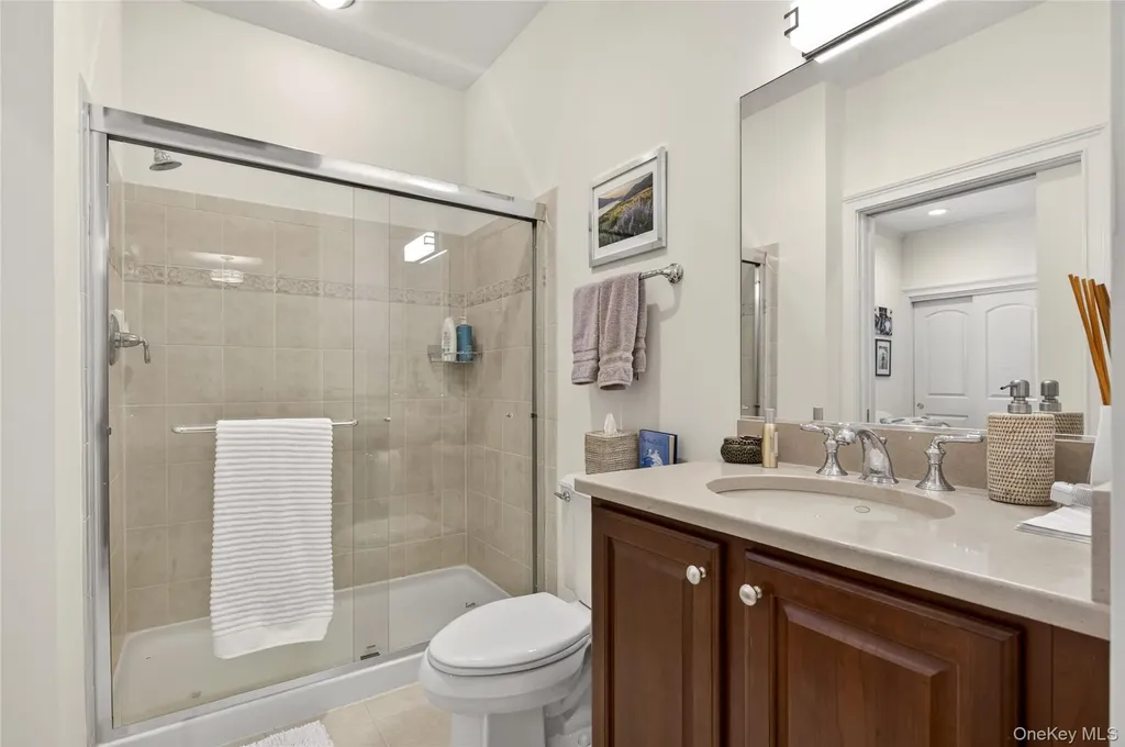 401 Pacing Way Westbury NY 11590