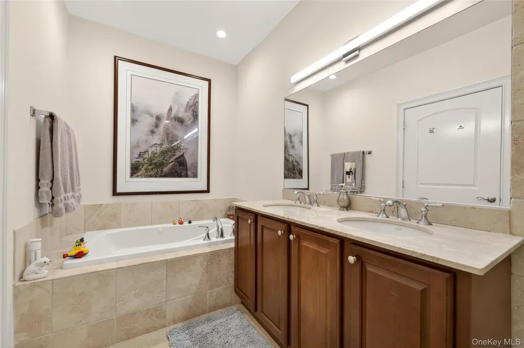 401 Pacing Way Westbury NY 11590