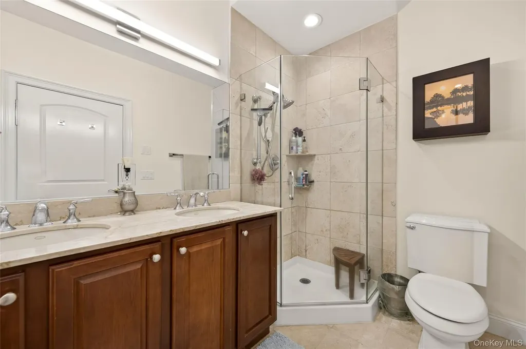 401 Pacing Way Westbury NY 11590