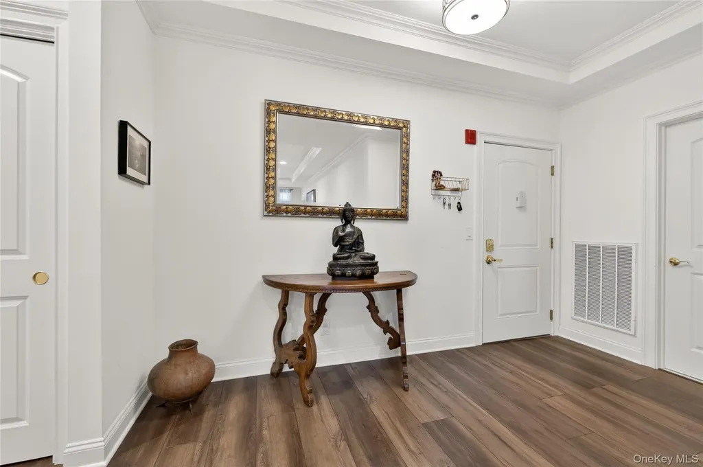 401 Pacing Way Westbury NY 11590