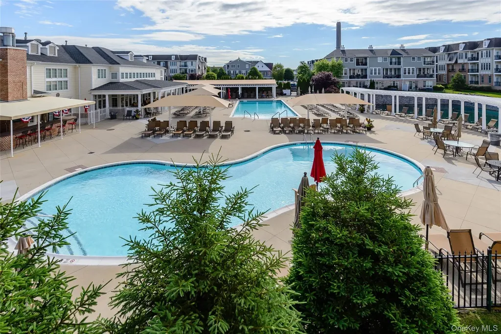 401 Pacing Way Westbury NY 11590