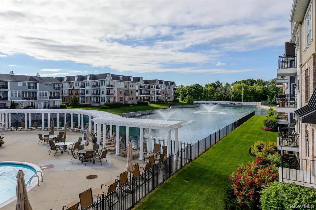 401 Pacing Way Westbury NY 11590