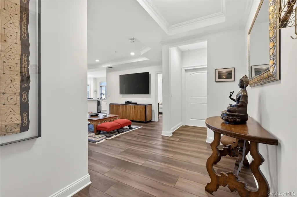 401 Pacing Way Westbury NY 11590