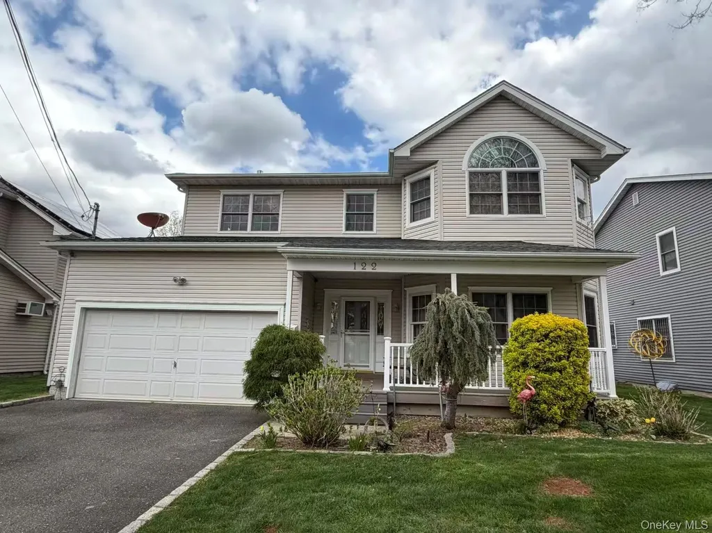 122 Walker Road Mineola NY 11501