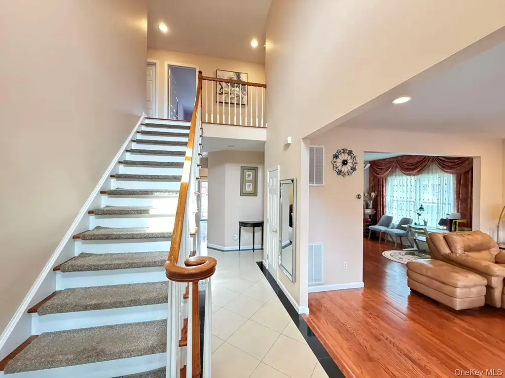 122 Walker Road Mineola NY 11501