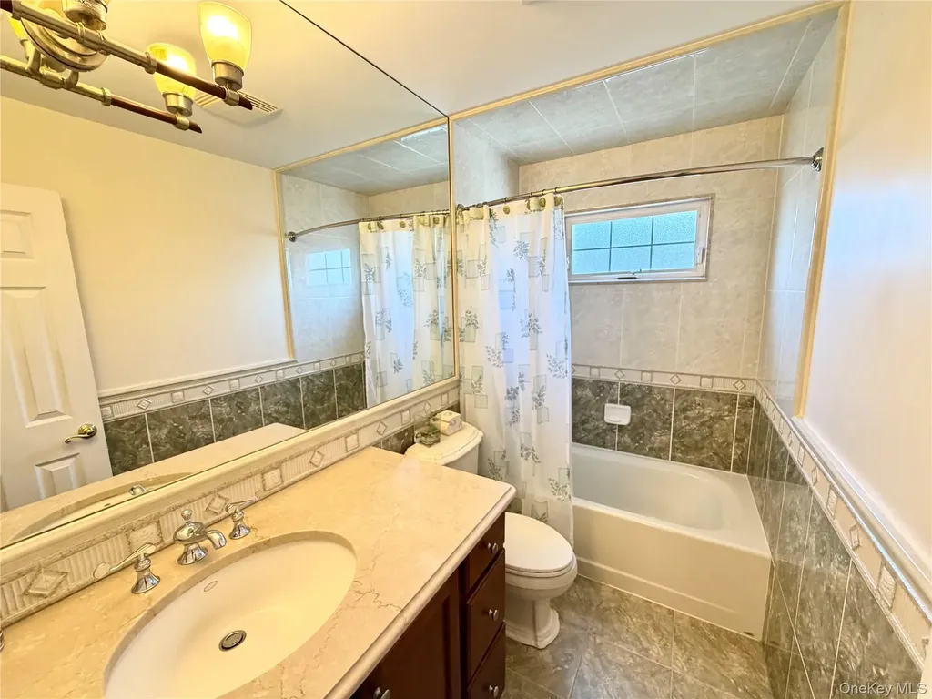 122 Walker Road Mineola NY 11501