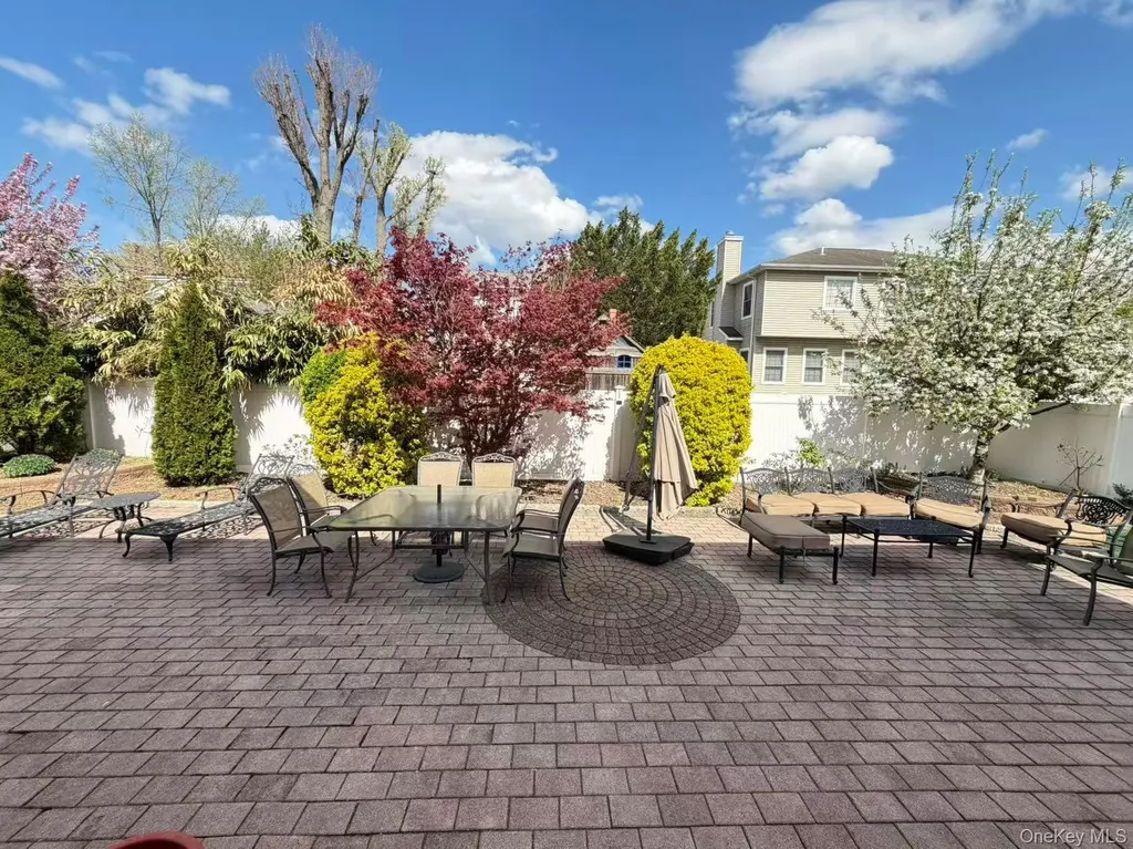 122 Walker Road Mineola NY 11501