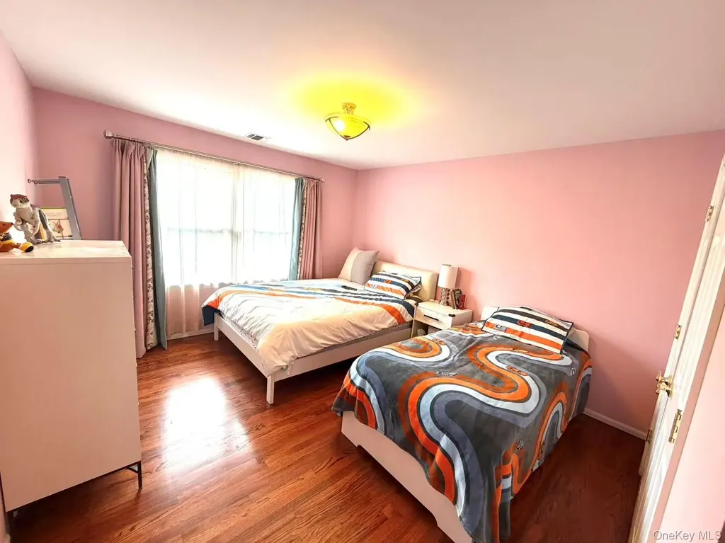122 Walker Road Mineola NY 11501