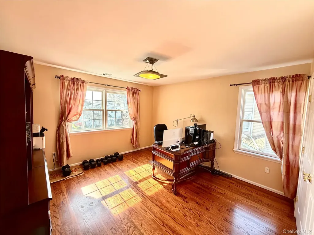 122 Walker Road Mineola NY 11501