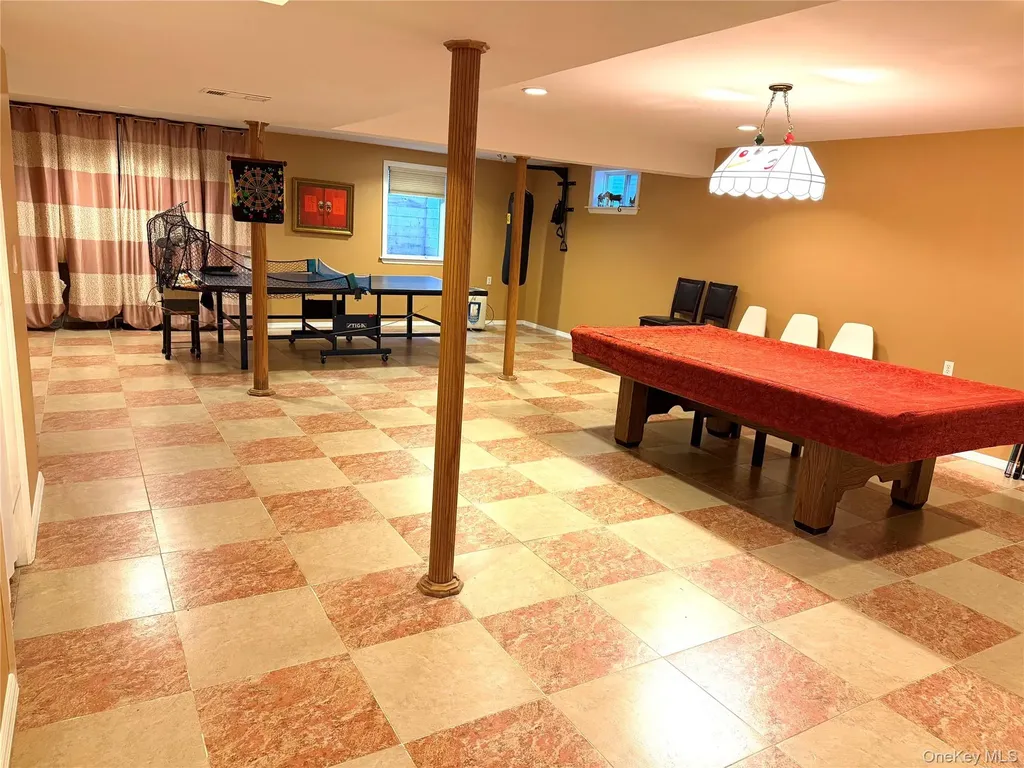 122 Walker Road Mineola NY 11501