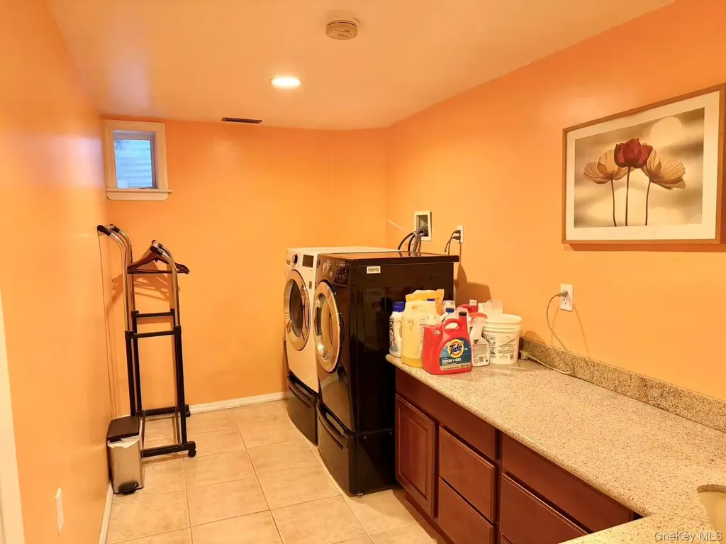 122 Walker Road Mineola NY 11501