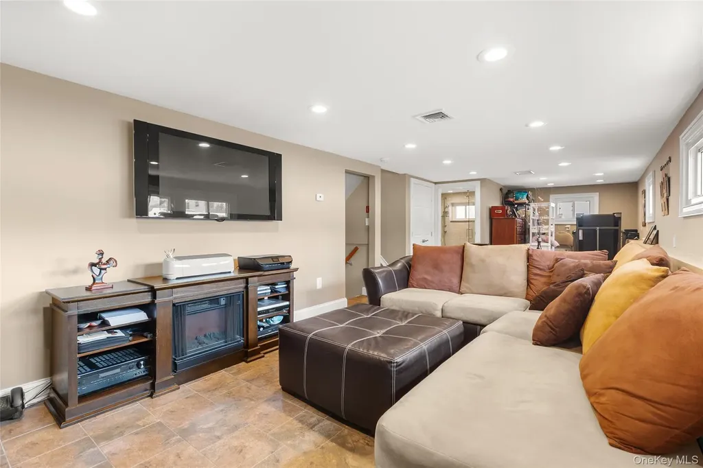 234 E 3rd Street Deer Park NY 11729
