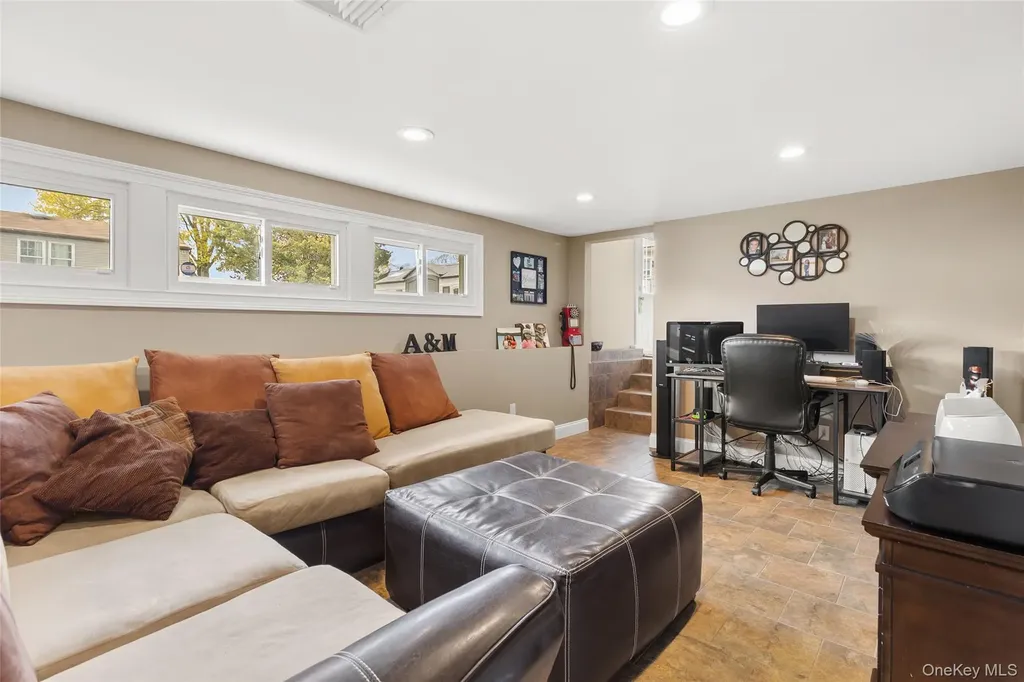 234 E 3rd Street Deer Park NY 11729